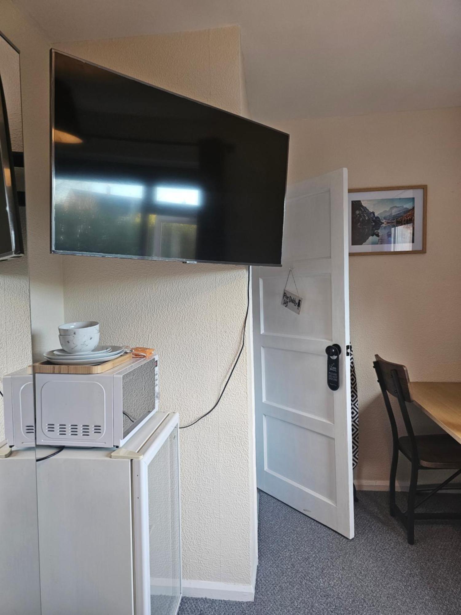 Double Bedroom Located Close To Manchester Airport วิเทนชอว์ ภายนอก รูปภาพ